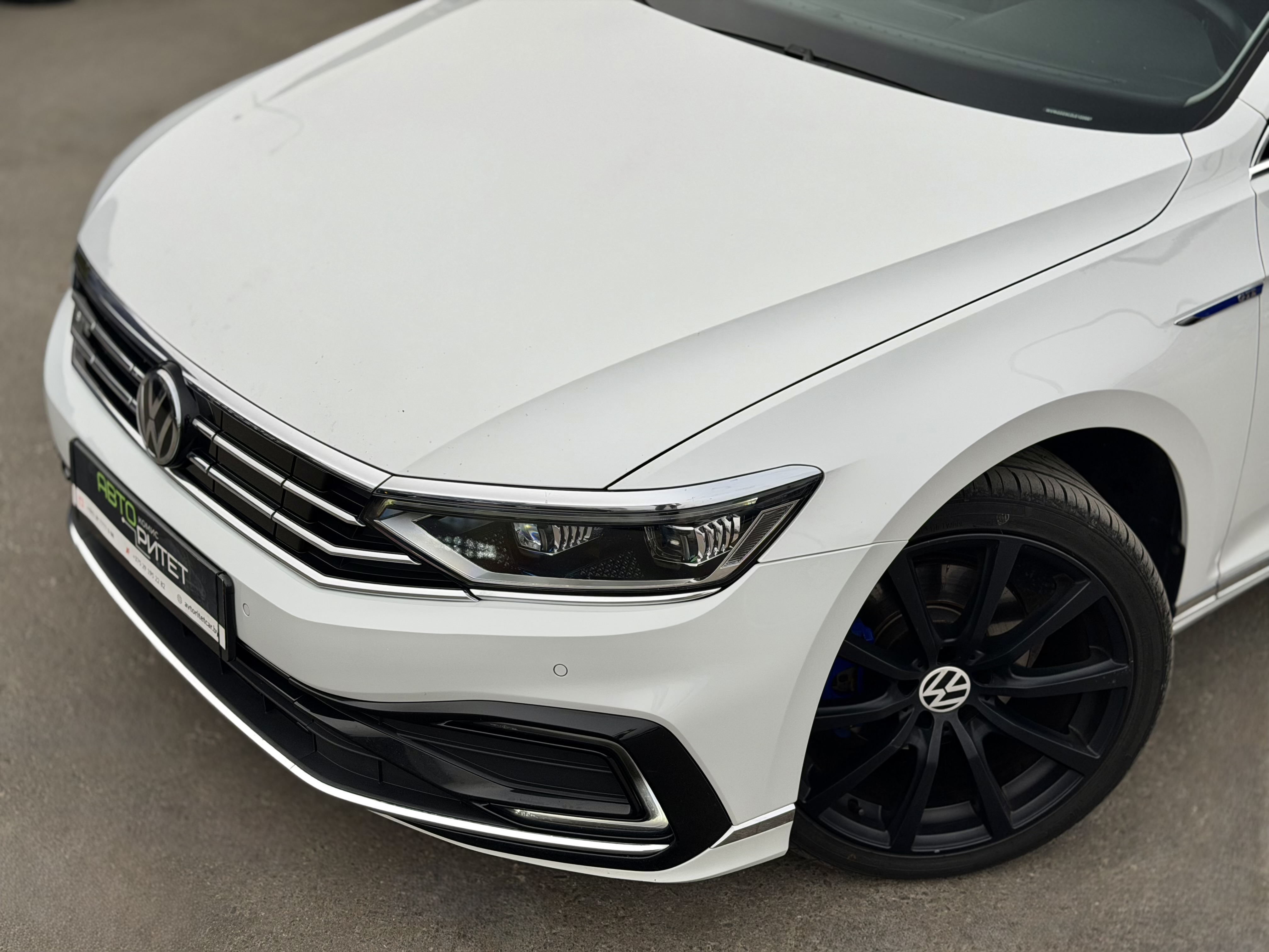 Volkswagen Passat GTE 2020 Бензин / Гибрид