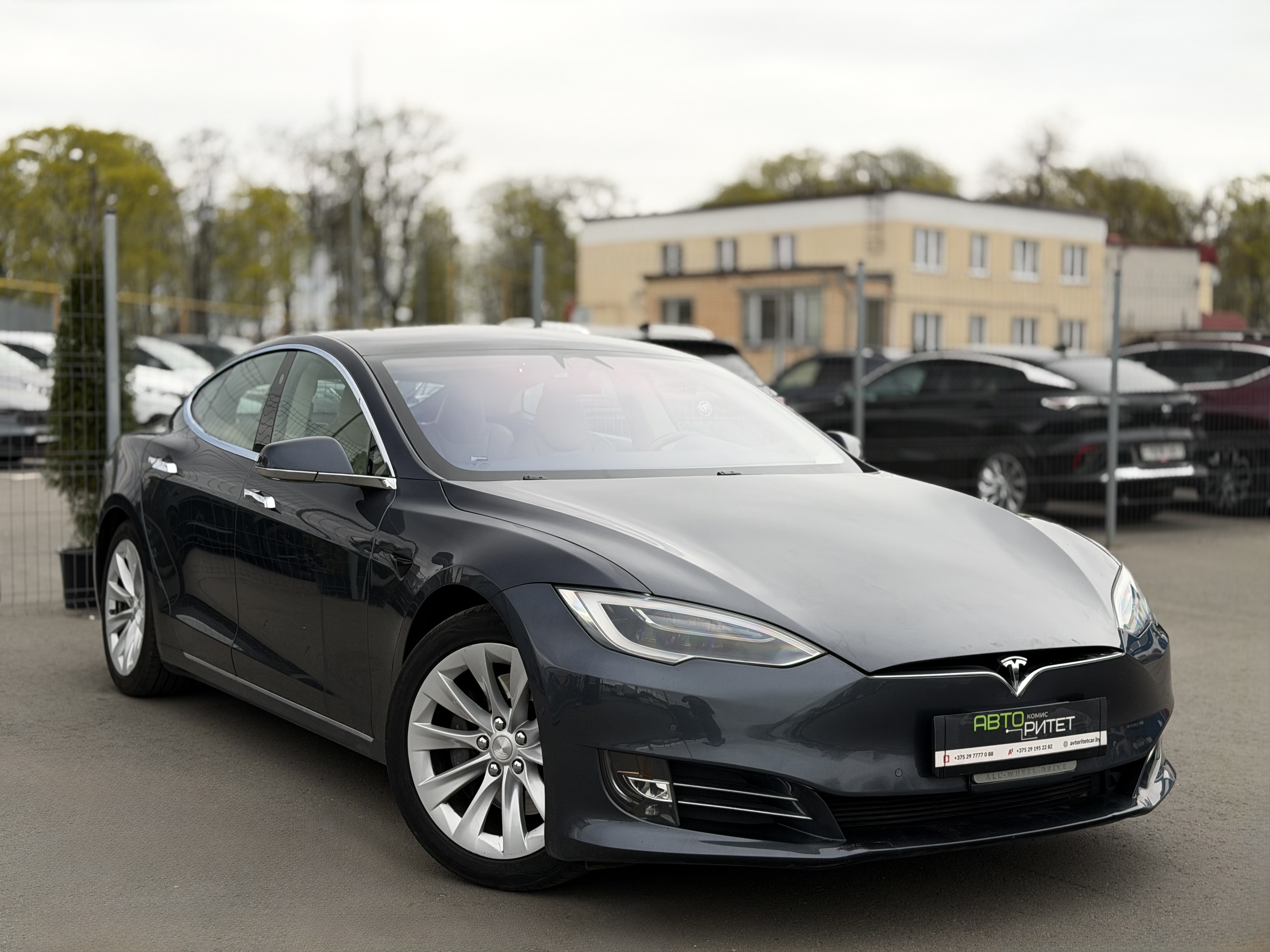 Tesla Model S 2017 Электро