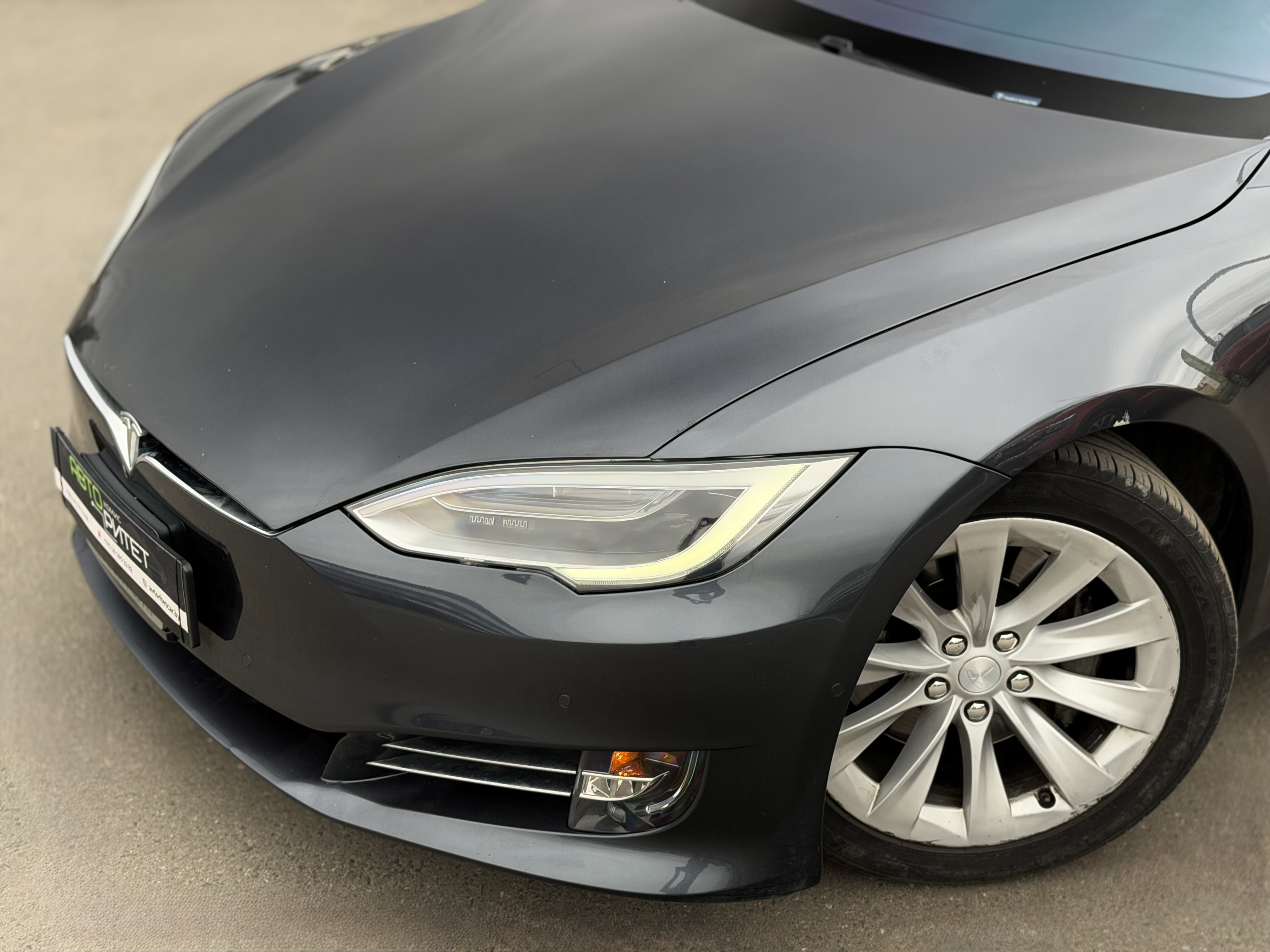 Tesla Model S 2017 Электро