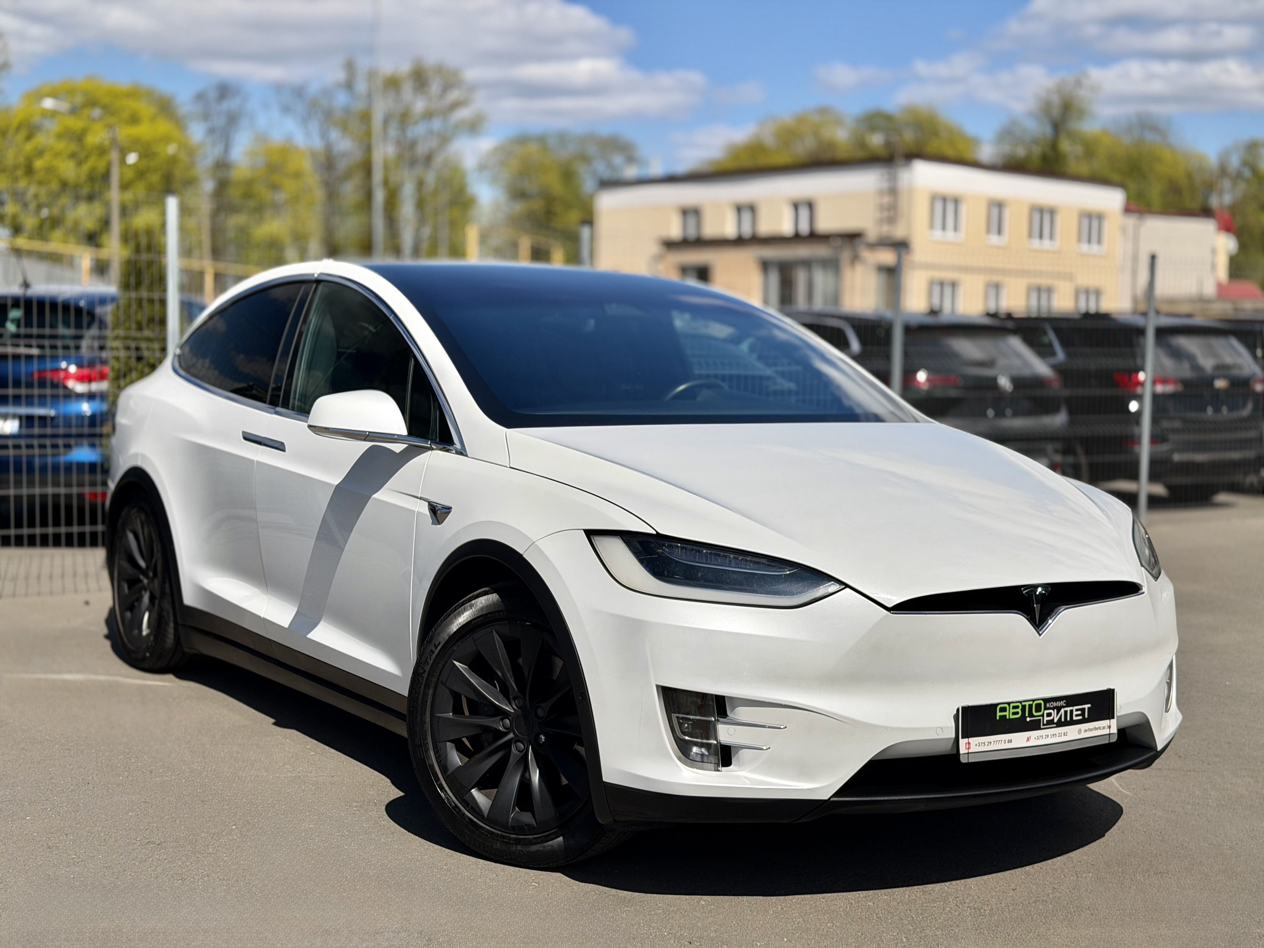 Tesla Model X 2016 Электро